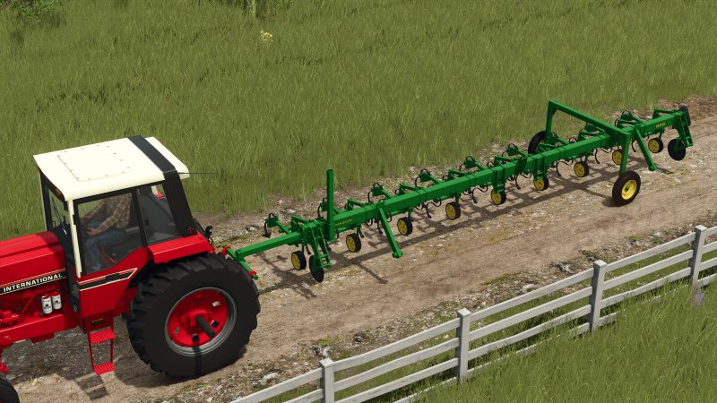 John Deere 825 Row-Crop Cultivator FS25